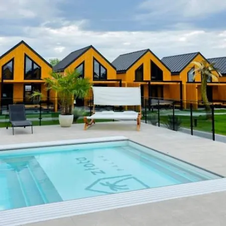 Comfortable Homes, Pool, Sauna, Jacuzzi بيت للعطل