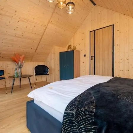 Comfortable Homes, Pool, Sauna, Jacuzzi بيت للعطل