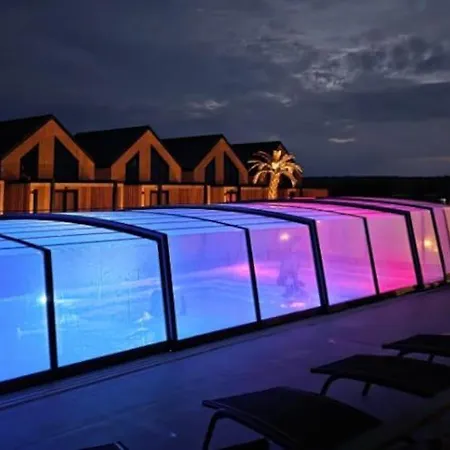 بيت للعطل Comfortable Homes, Pool, Sauna, Jacuzzi Kopań